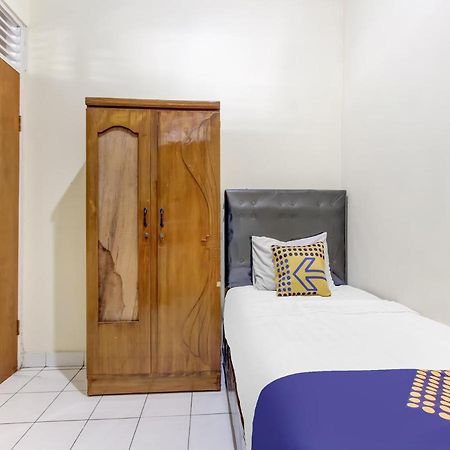 Oyo Life 91374 Asia Stay Semarang Syariah Extérieur photo
