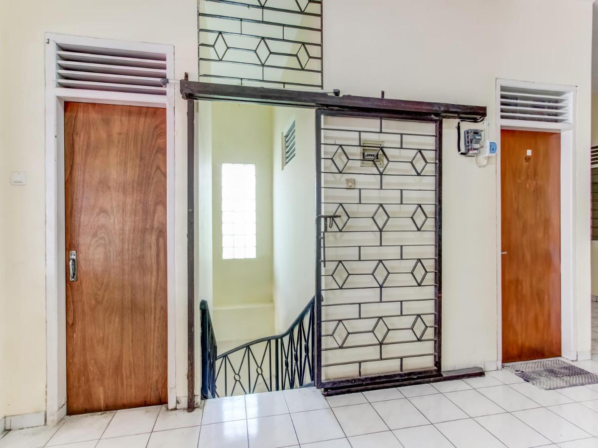 Oyo Life 91374 Asia Stay Semarang Syariah Extérieur photo