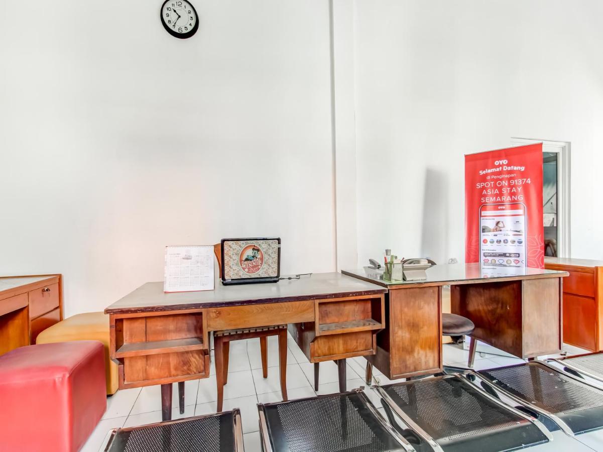Oyo Life 91374 Asia Stay Semarang Syariah Extérieur photo