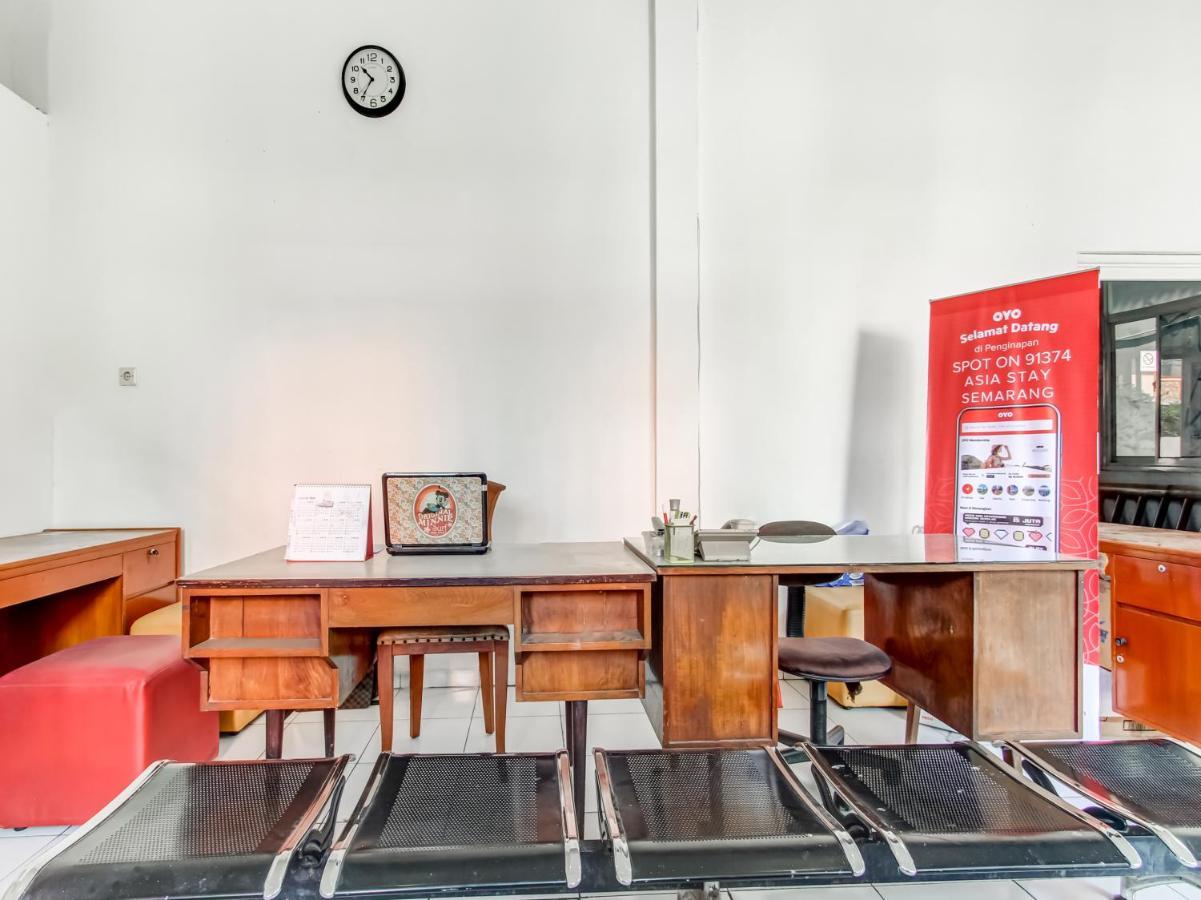 Oyo Life 91374 Asia Stay Semarang Syariah Extérieur photo
