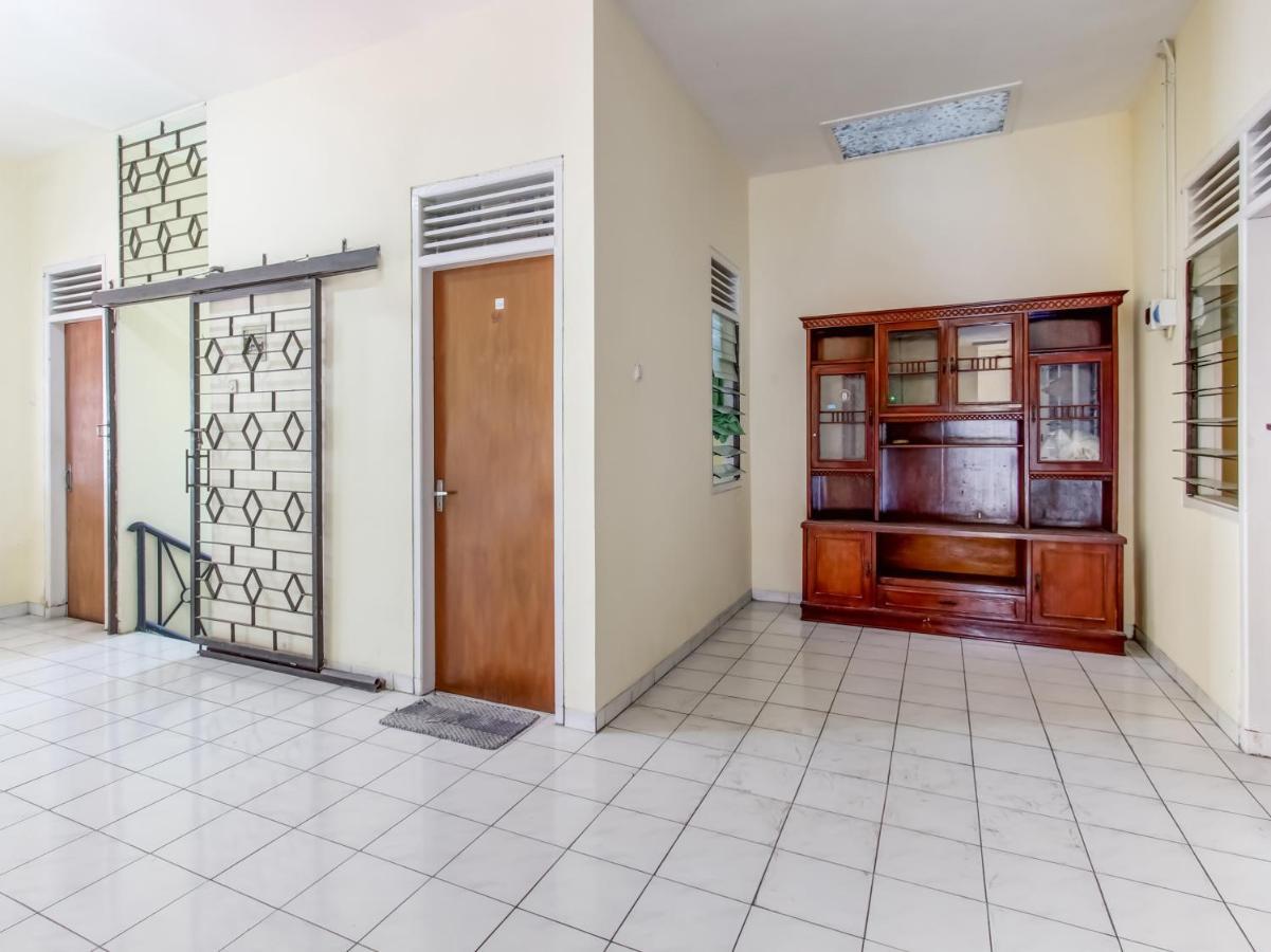 Oyo Life 91374 Asia Stay Semarang Syariah Extérieur photo