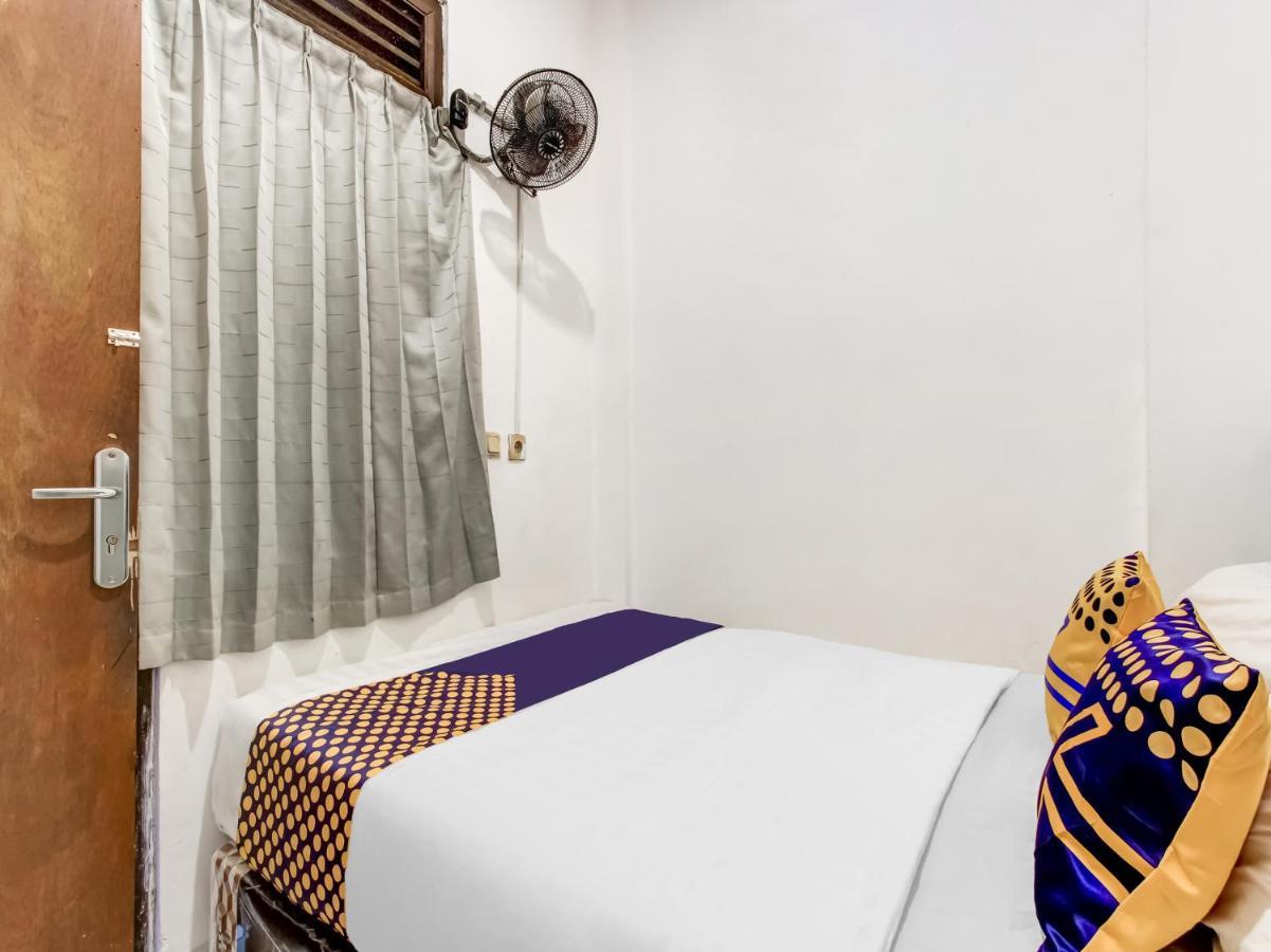 Oyo Life 91374 Asia Stay Semarang Syariah Extérieur photo