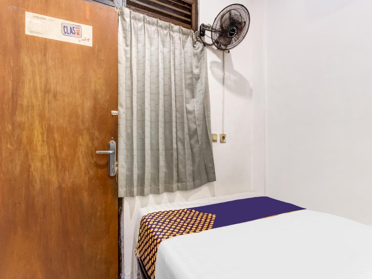 Oyo Life 91374 Asia Stay Semarang Syariah Extérieur photo