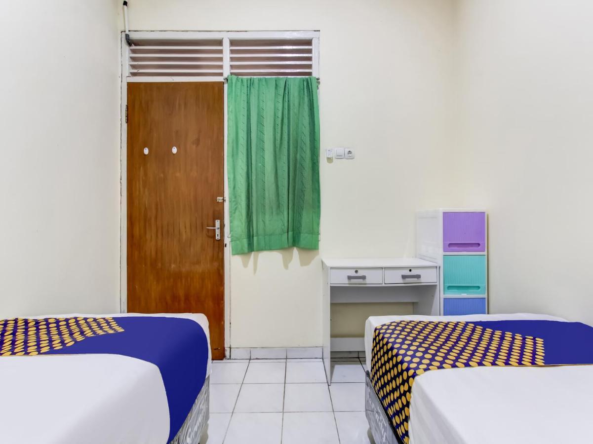 Oyo Life 91374 Asia Stay Semarang Syariah Extérieur photo